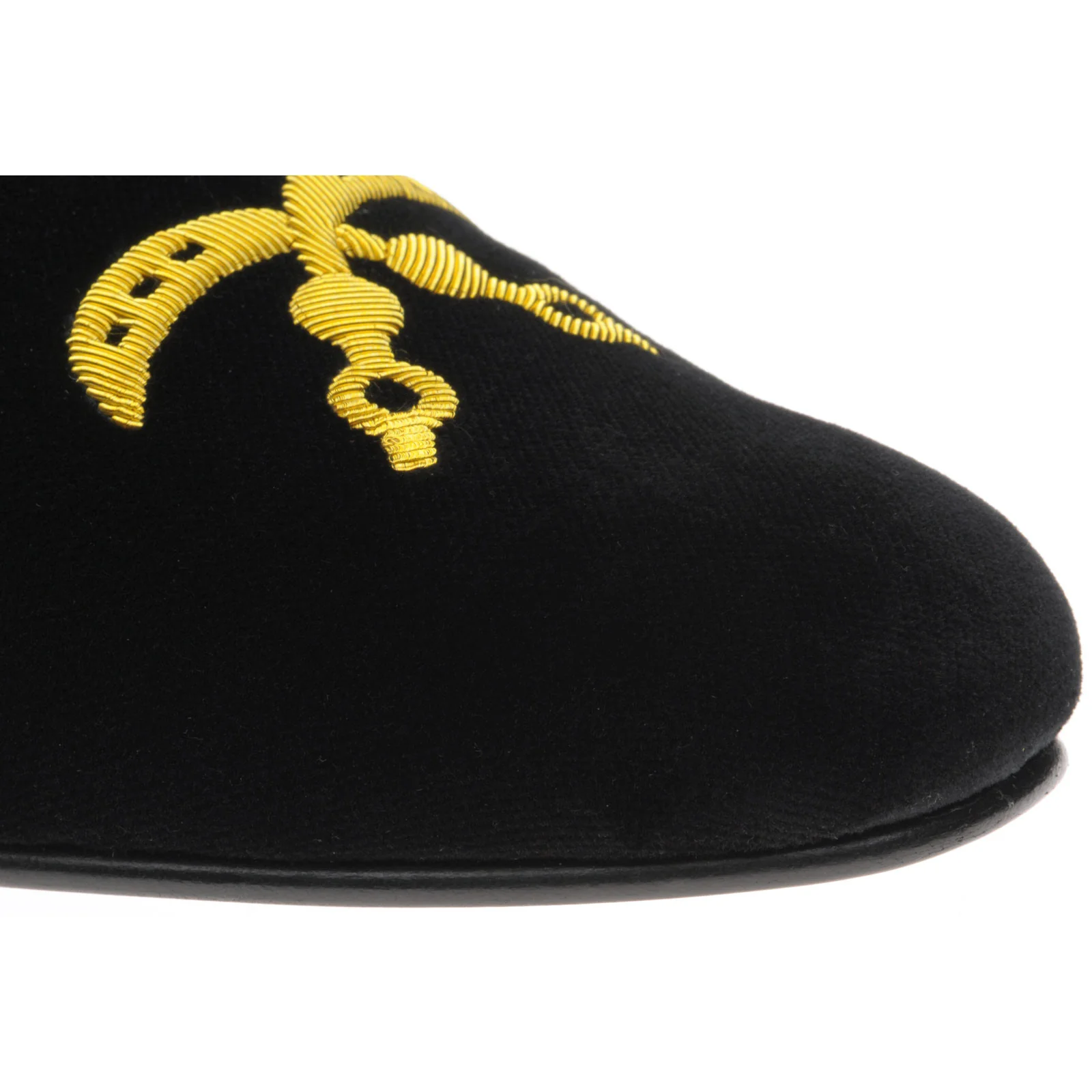 Herring Ohene mens house shoes in black velvet - Image 5