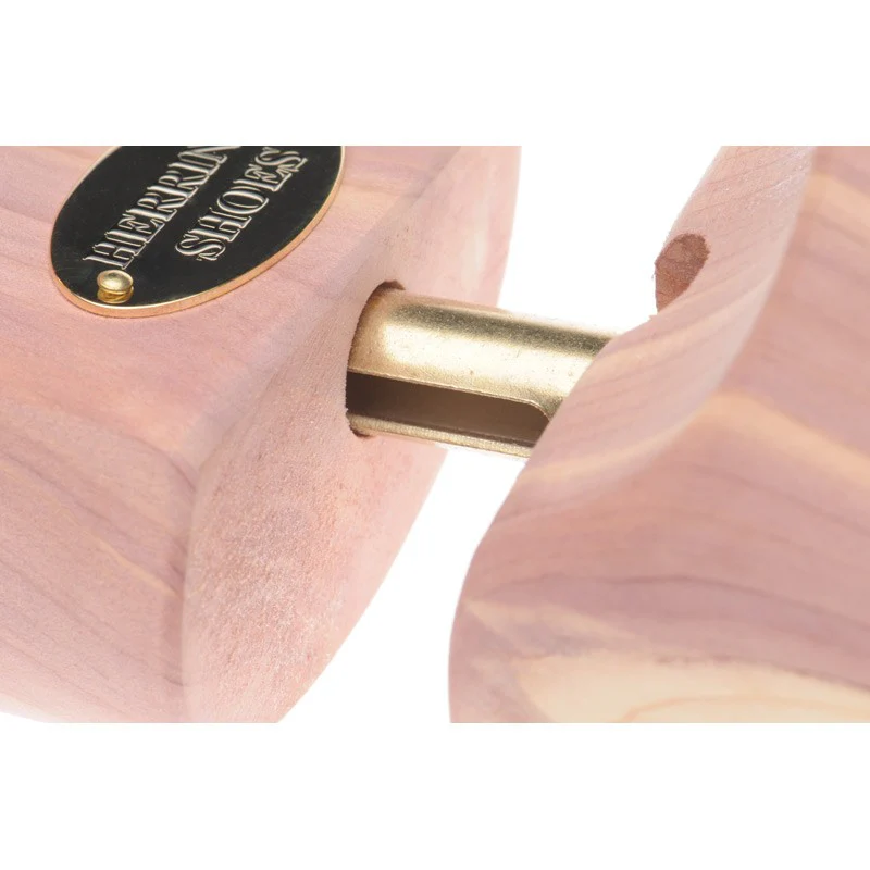 Herring Pair of Cedar Shoe Trees in cedar - Image 3