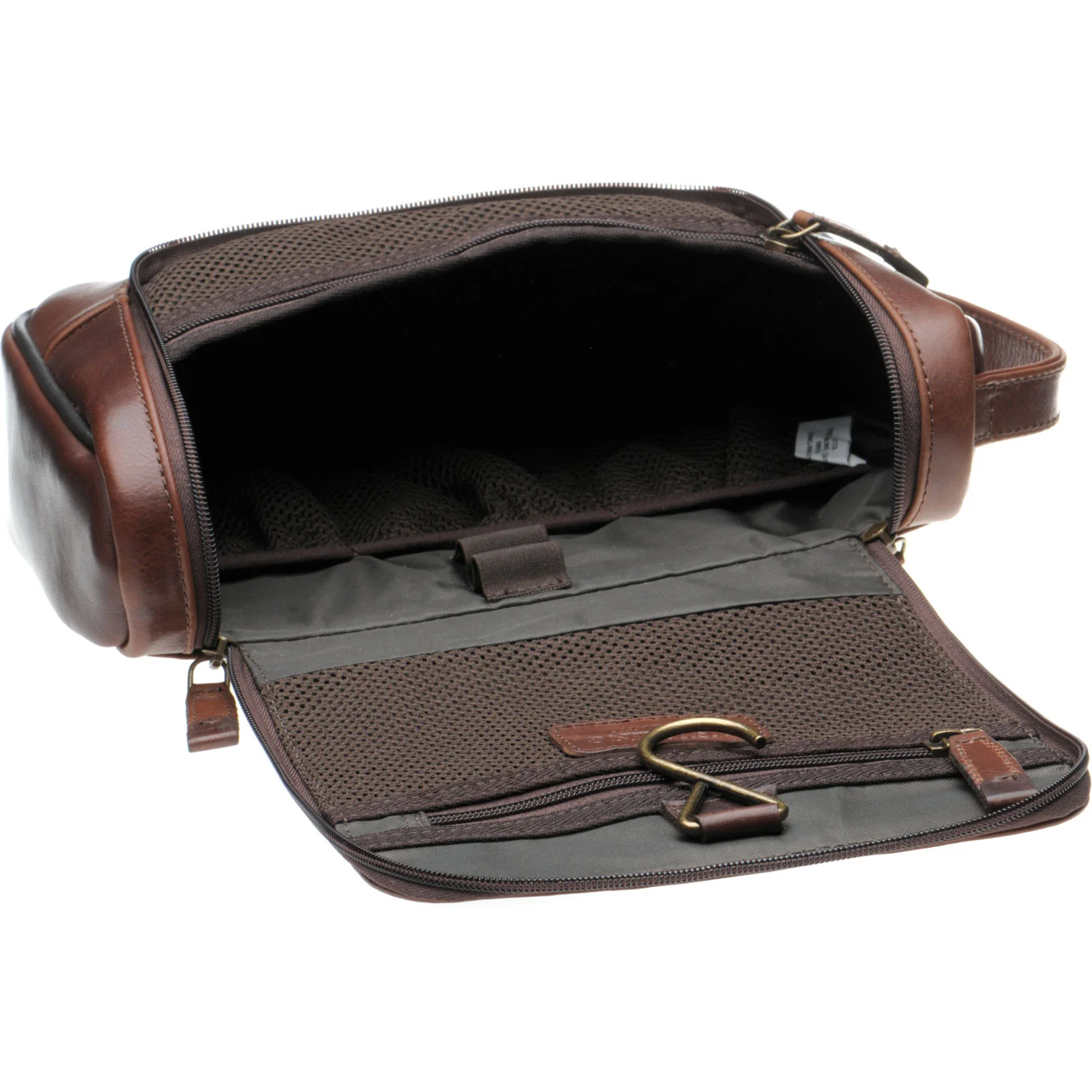 Herring Spruce Washbag in mahogany grain - Image 4
